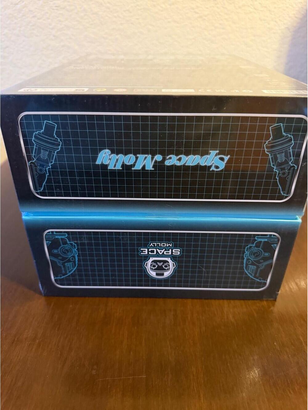 Mega Space Molly Robot Super Limited Only 500 Produced Worldwide Authentic- NEW! - Picture 8 of 9